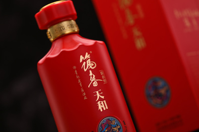光影交織醉千年 呆貓鏡頭下的白酒美學生命力